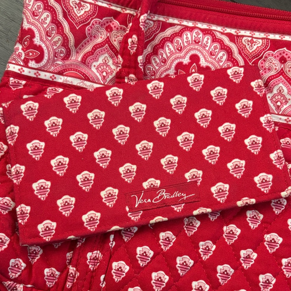 Vera Bradley Red and White Floral Shoulder Bag - Picture 2 of 5